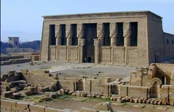 العمارة الفرعونية و المسيحية و غيرها 